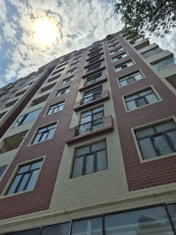 Satılır 2 otaqlı mənzil 83 m²