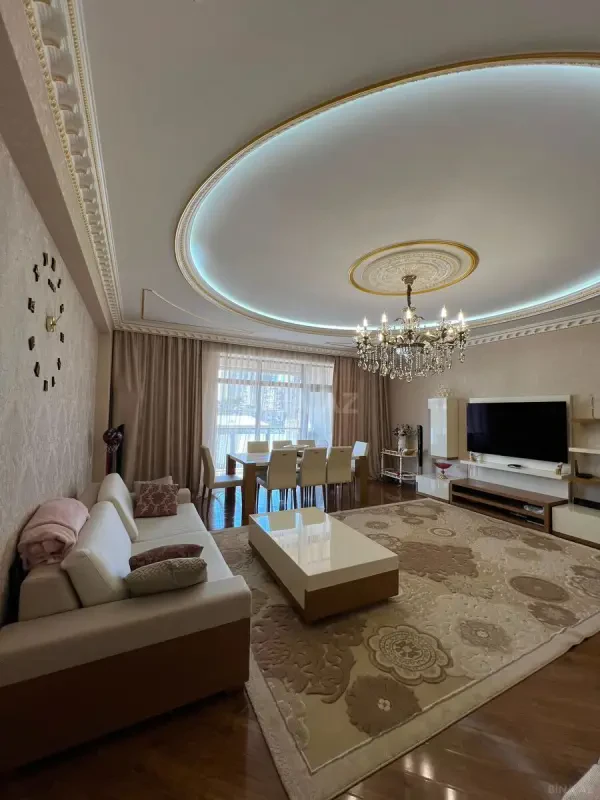 Satılır 3 otaqlı mənzil 152 m²