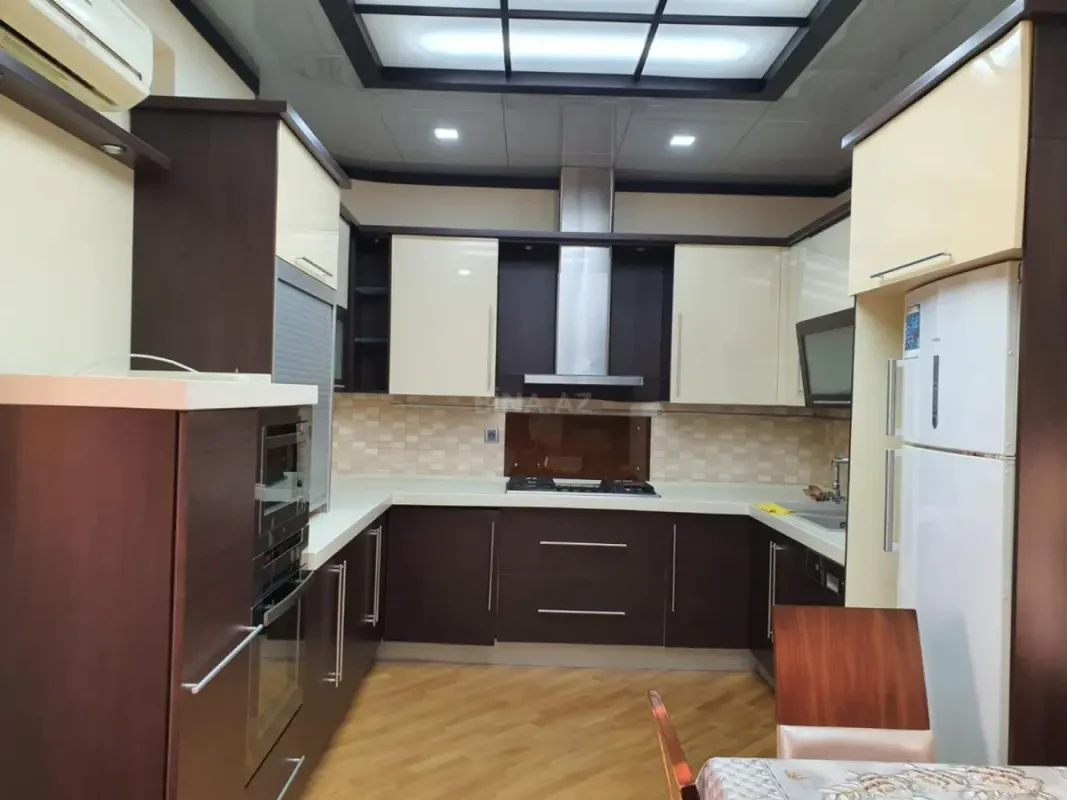 Kirayə verilir 3 otaqlı mənzil 148 m²