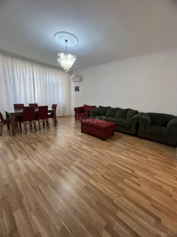 Kirayə verilir 3 otaqlı mənzil 140 m²