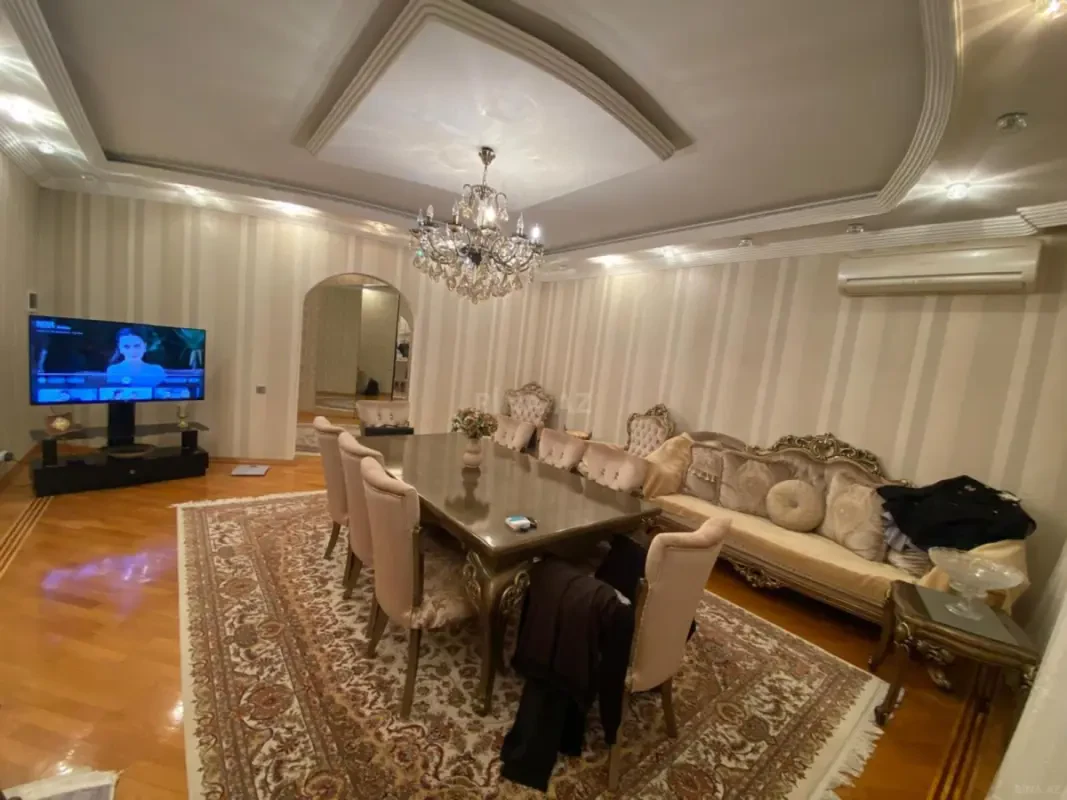 Satılır 3 otaqlı mənzil 140 m²