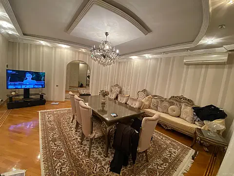 Satılır 3 otaqlı mənzil 140 m² — Bakı 3 otaq 140.00 m²