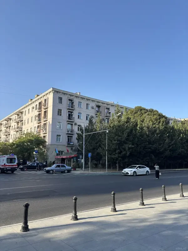 Satılır 4 otaqlı mənzil 100 m²
