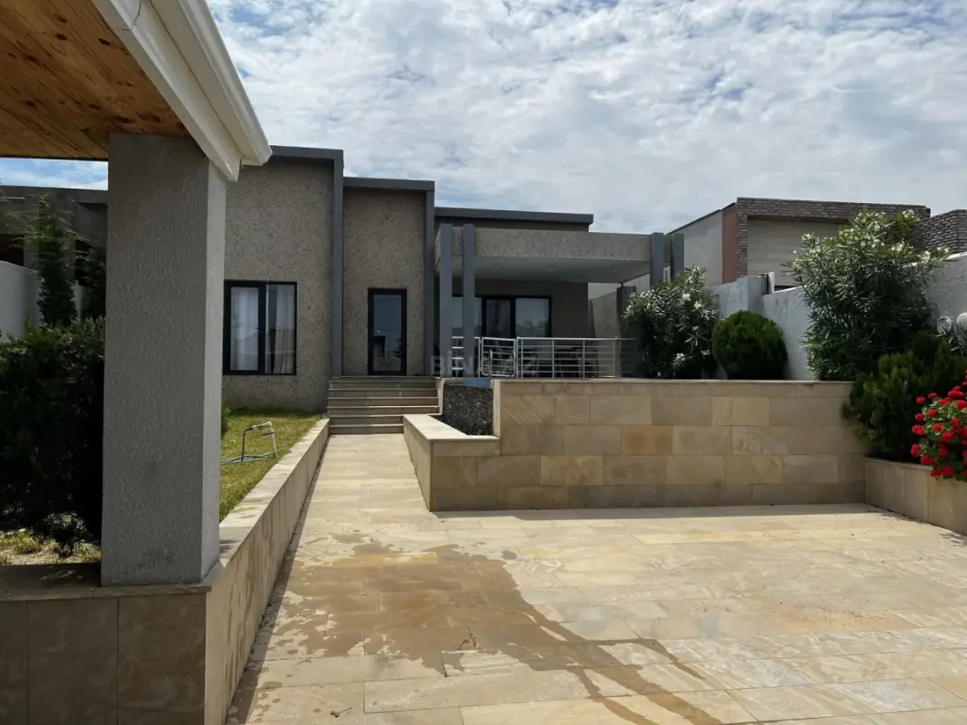 Satılır 4 otaqlı həyət evi 178 m²