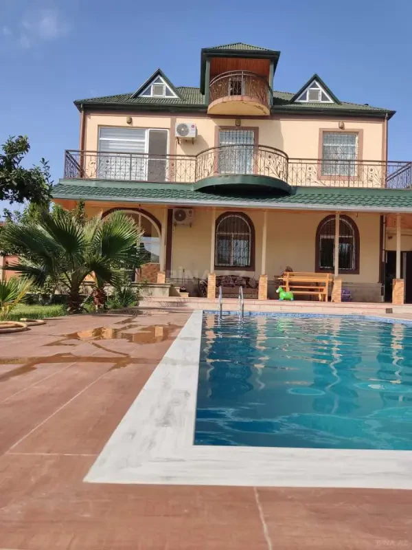 Kirayə verilir 7 otaqlı həyət evi 250 m²