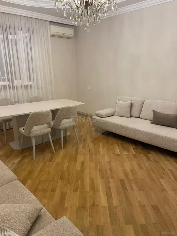 Kirayə verilir 2 otaqlı mənzil 101 m²