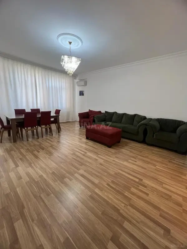 Kirayə verilir 3 otaqlı mənzil 140 m²