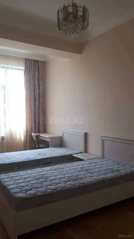 Kirayə verilir 3 otaqlı mənzil 118 m²