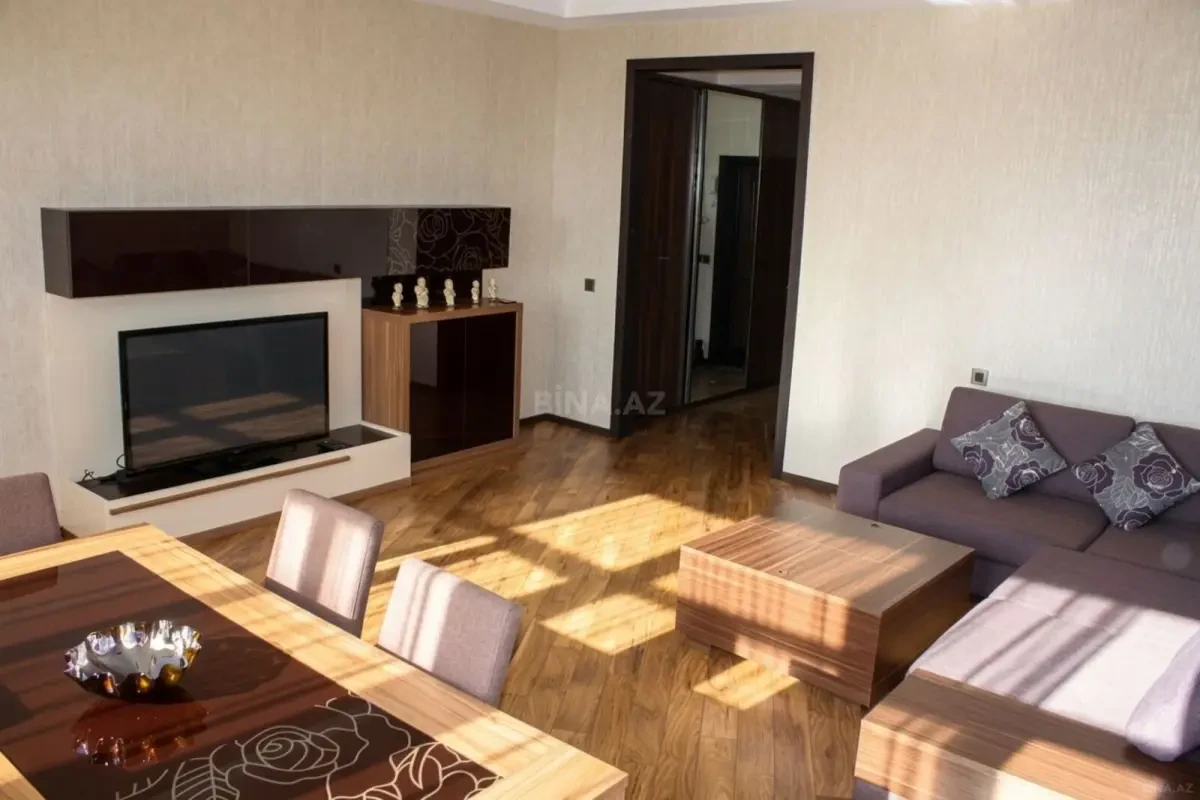 Kirayə verilir 2 otaqlı mənzil 95 m²