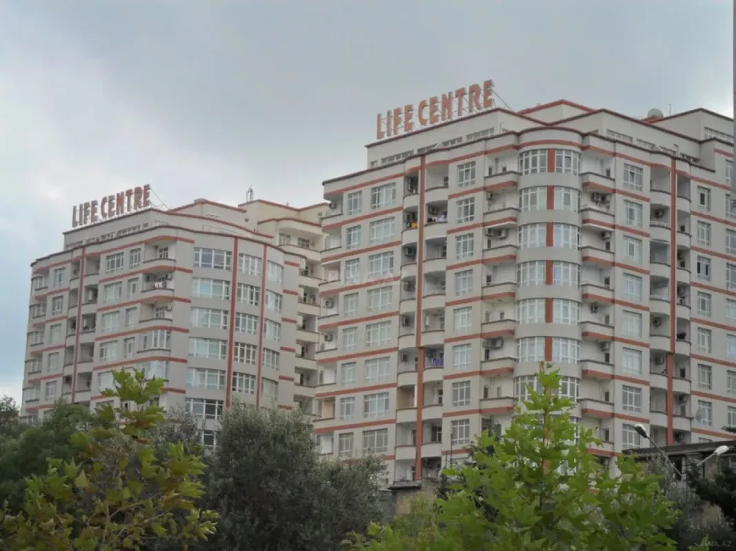 Kirayə verilir 2 otaqlı mənzil 98 m²