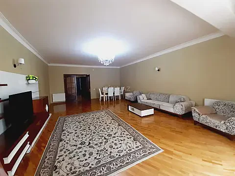Kirayə verilir 3 otaqlı mənzil 170 m² — Bakı, Nizami 3 otaq 170.00 m²