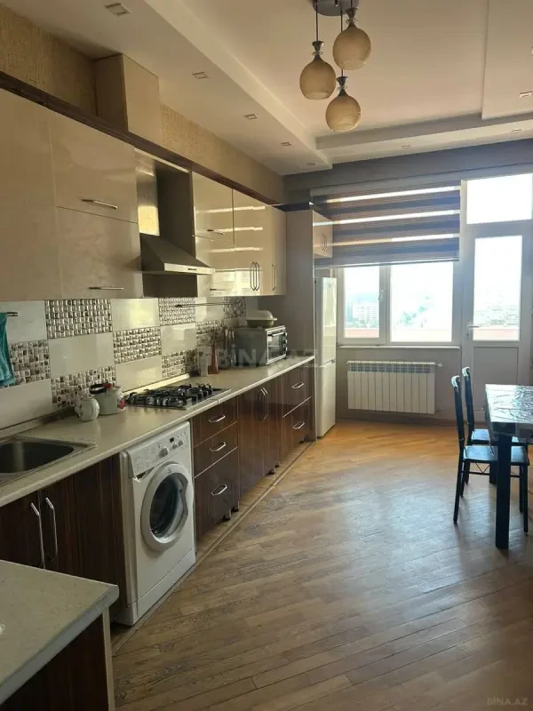Kirayə verilir 2 otaqlı mənzil 125 m²