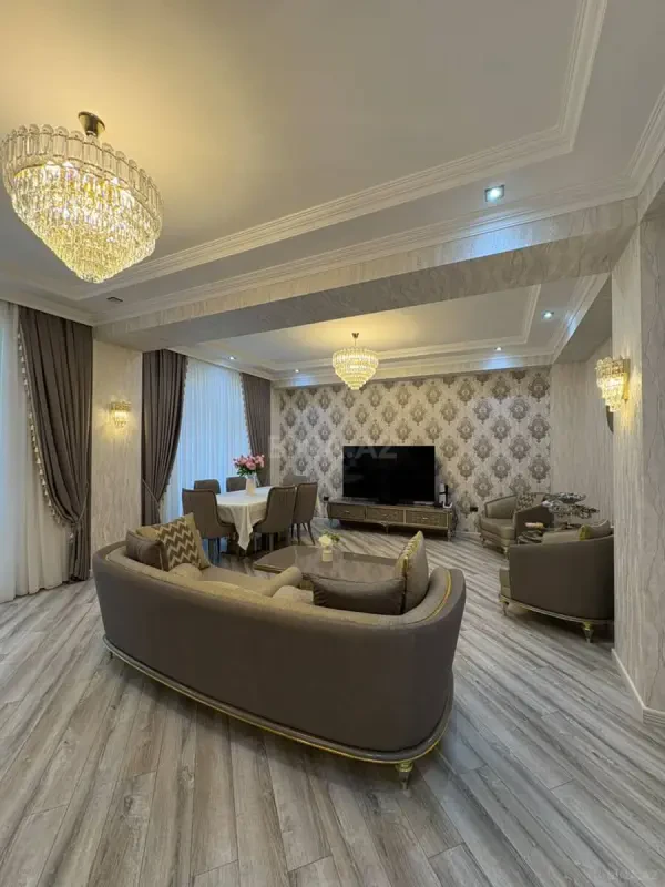 Satılır 4 otaqlı mənzil 187 m²
