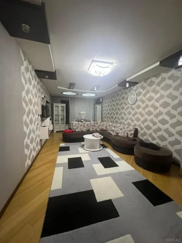 Satılır 4 otaqlı mənzil 145 m²