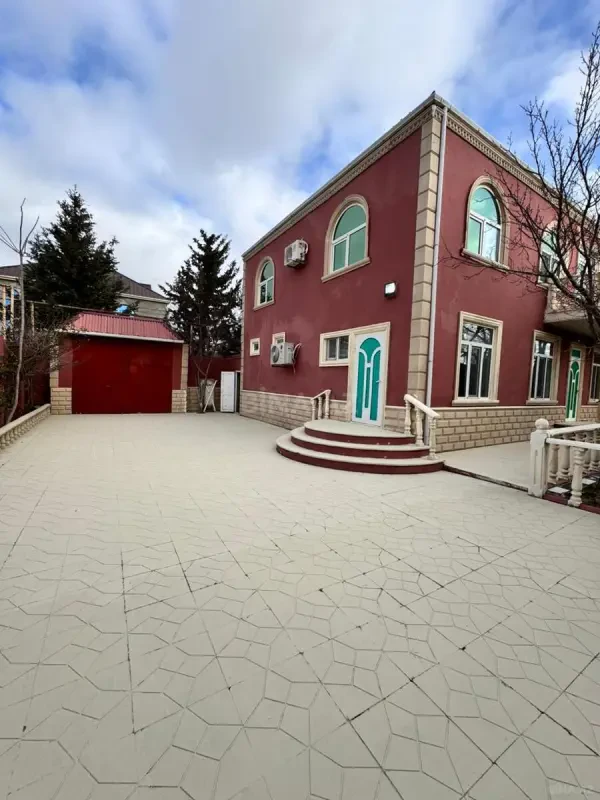 Satılır 5 otaqlı həyət evi 200 m²