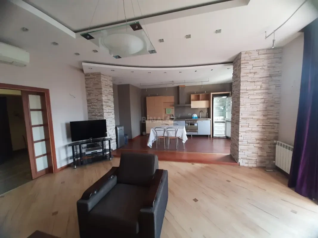 Satılır 3 otaqlı mənzil 136 m²