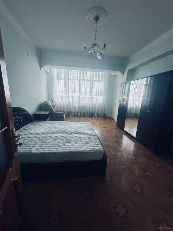 Kirayə verilir 4 otaqlı mənzil 180 m²