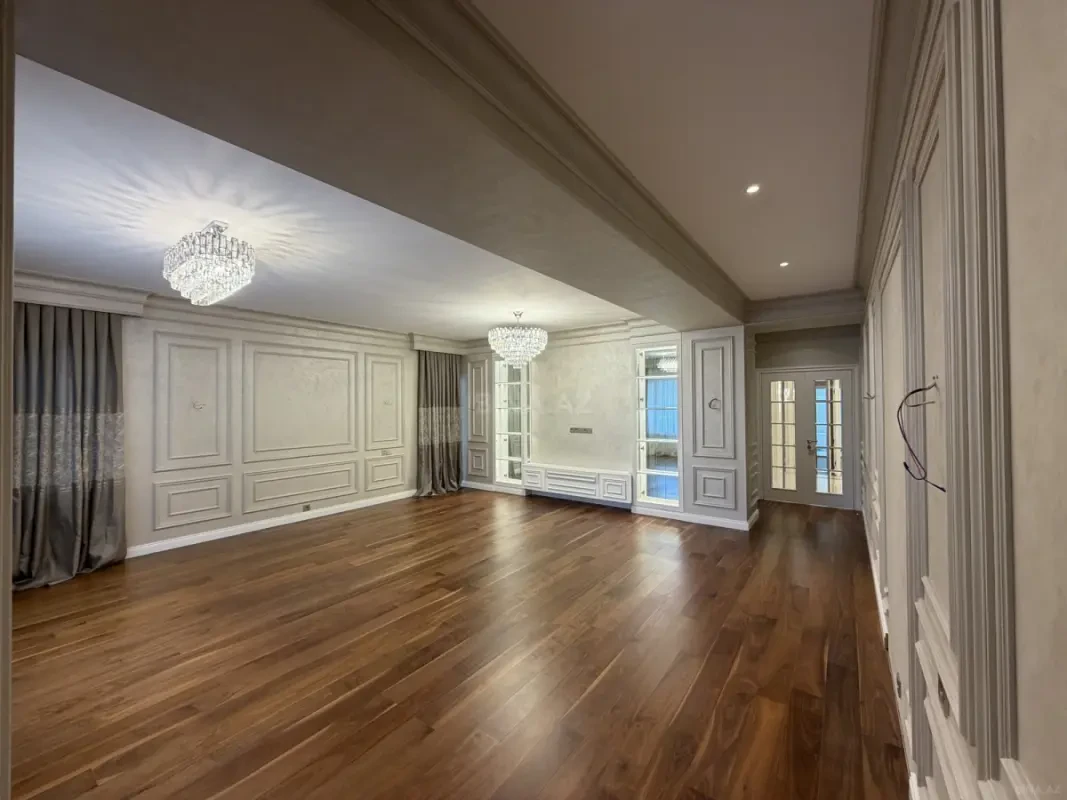 Satılır 4 otaqlı mənzil 211 m²
