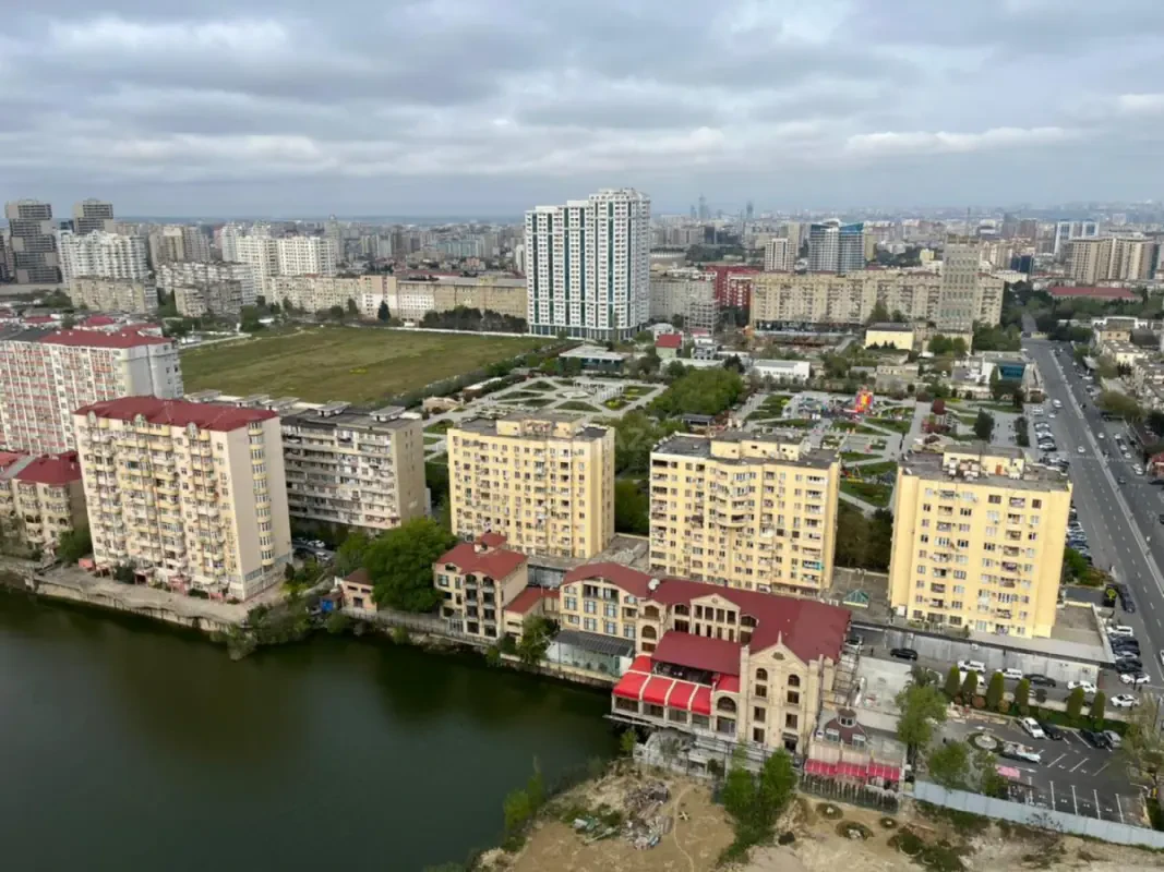 Satılır 4 otaqlı mənzil 135 m²