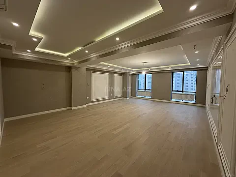 Satılır 4 otaqlı mənzil 242 m² — Bakı 4 otaq 242.00 m²