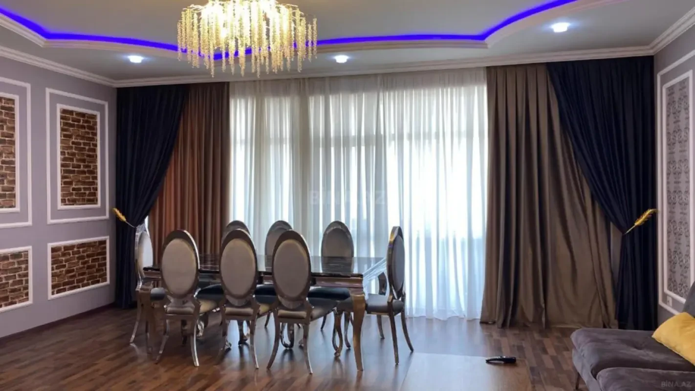 Satılır 5 otaqlı mənzil 300 m²