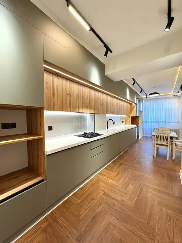 Satılır 3 otaqlı mənzil 142 m²