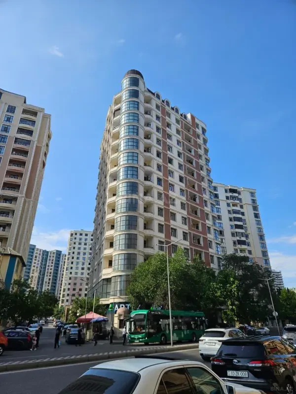 Satılır 4 otaqlı mənzil 168 m²
