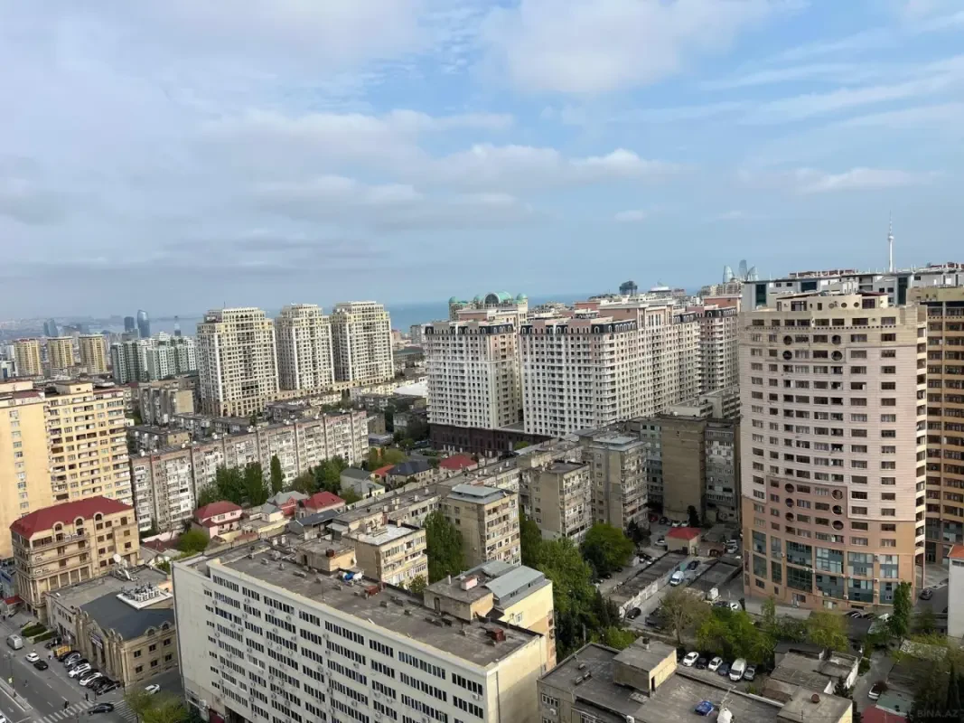 Satılır 3 otaqlı mənzil 136 m²