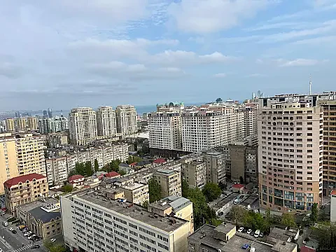 Satılır 3 otaqlı mənzil 136 m² — Bakı, İnşaatçılar 3 otaq 136.00 m²