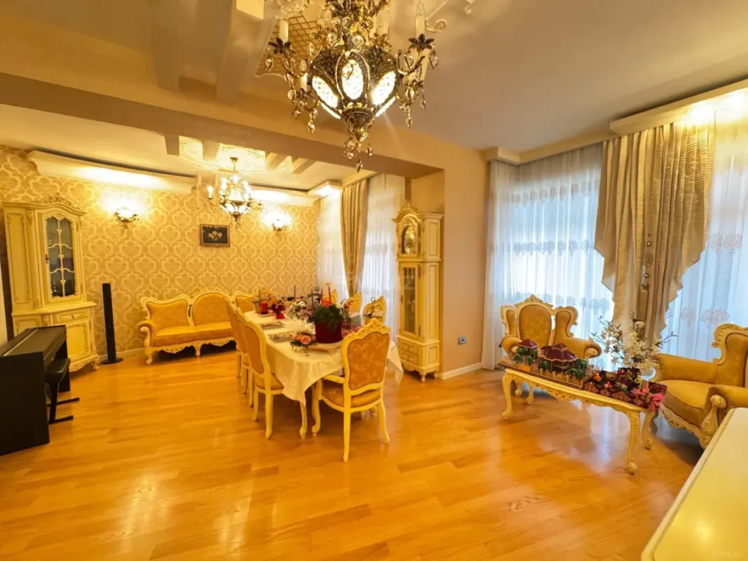 Satılır 3 otaqlı mənzil 147 m²
