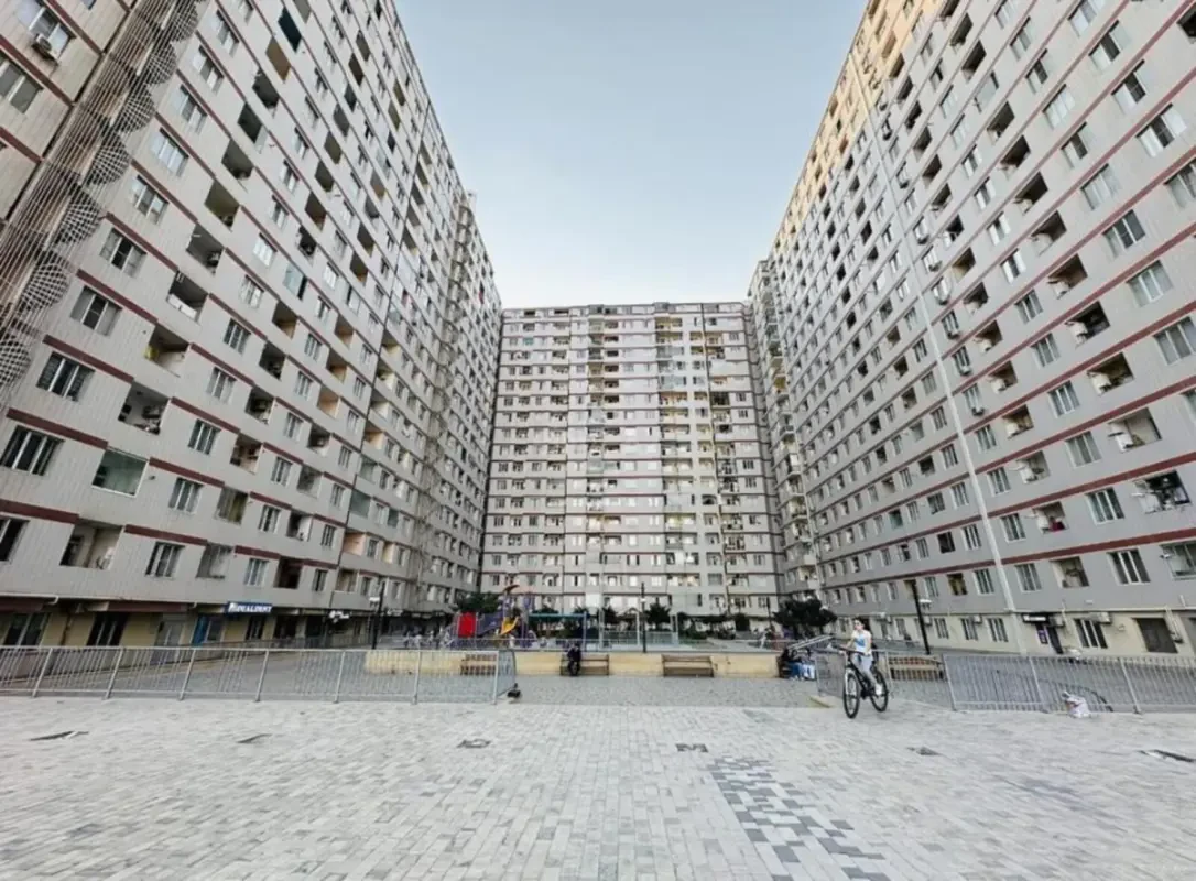 Kirayə verilir 2 otaqlı mənzil 93 m²