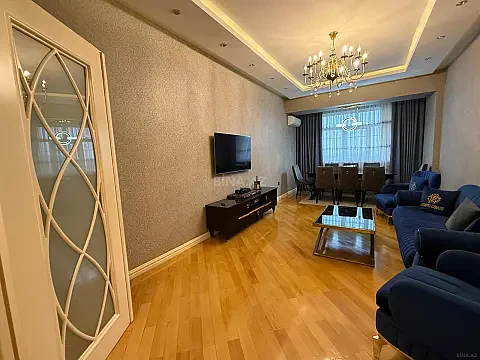 Satılır 3 otaqlı mənzil 131 m² — Bakı 3 otaq 131.00 m²
