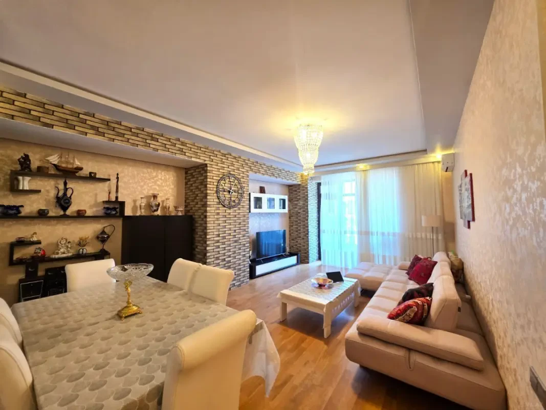 Satılır 3 otaqlı mənzil 146 m²