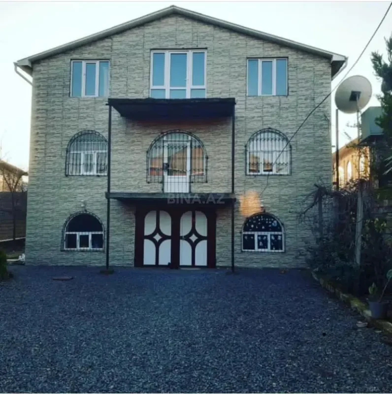 Satılır 5 otaqlı həyət evi 200 m²