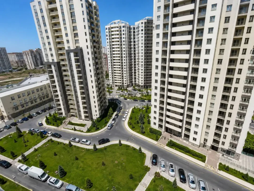 Satılır 2 otaqlı mənzil 92 m²