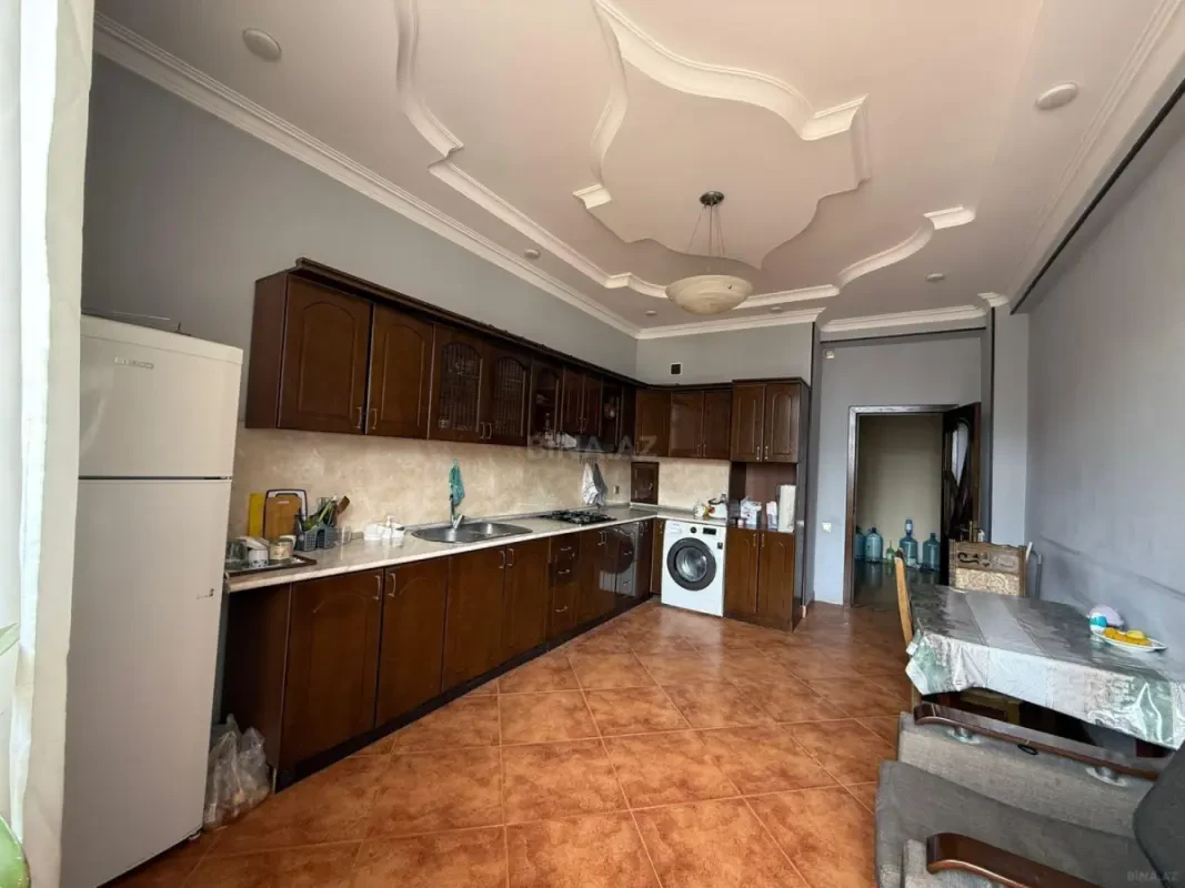 Kirayə verilir 4 otaqlı mənzil 150 m²