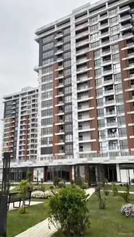 Satılır 3 otaqlı mənzil 102 m²