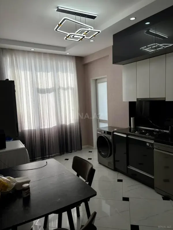 Satılır 4 otaqlı mənzil 115 m²