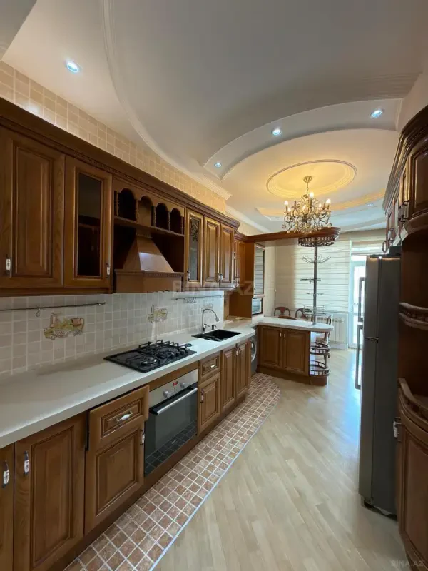 Satılır 3 otaqlı mənzil 165 m²