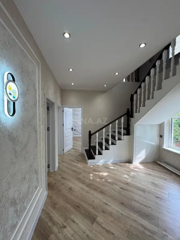Satılır 5 otaqlı həyət evi 180 m²