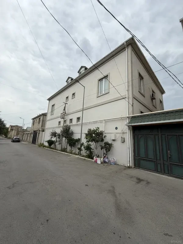 Satılır 8 otaqlı həyət evi 280 m²