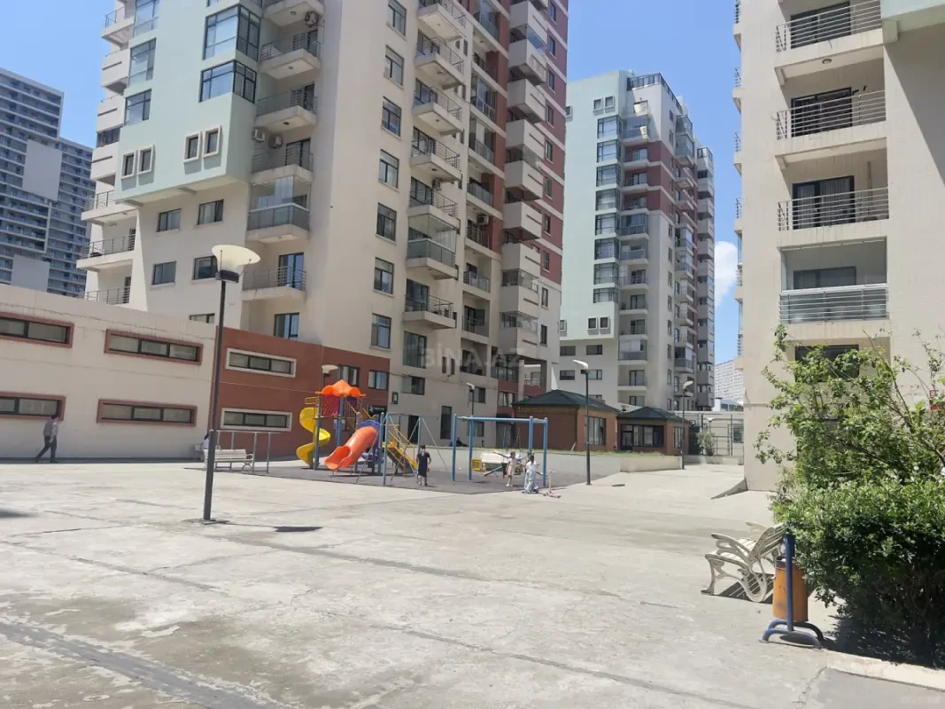 Kirayə verilir 4 otaqlı mənzil 210 m²