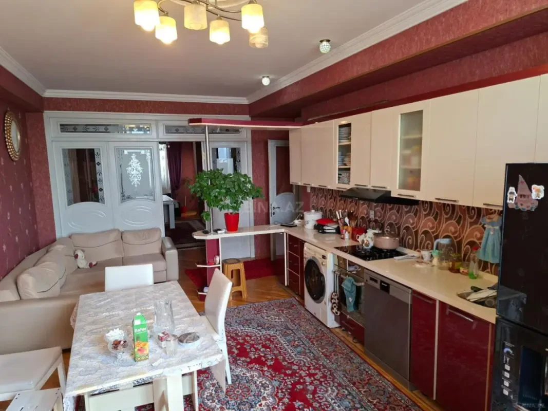 Satılır 3 otaqlı mənzil 165 m²
