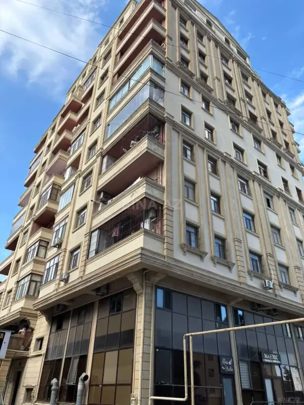 Satılır 3 otaqlı mənzil 124 m²