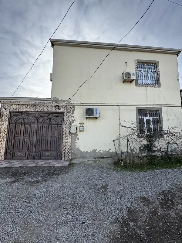 Satılır 4 otaqlı həyət evi 140 m²