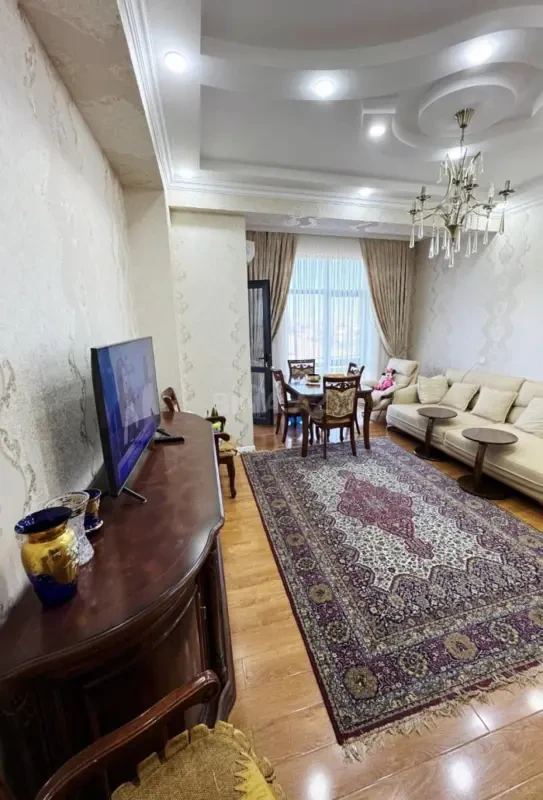 Satılır 2 otaqlı mənzil 82 m²