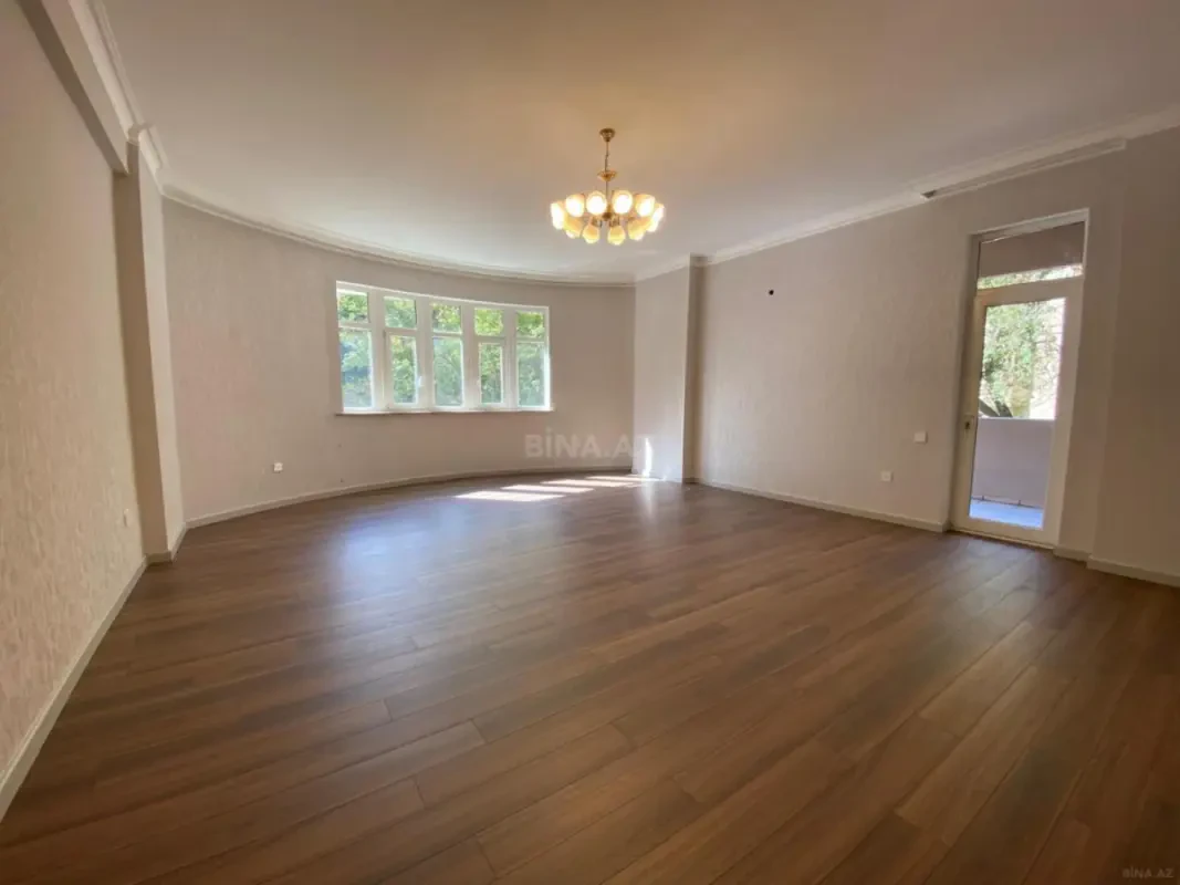 Satılır 4 otaqlı mənzil 180 m²