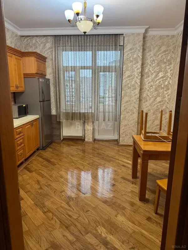 Kirayə verilir 3 otaqlı mənzil 130 m²