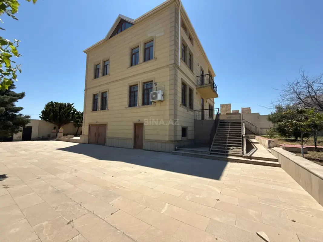 Satılır 5 otaqlı həyət evi 300 m²