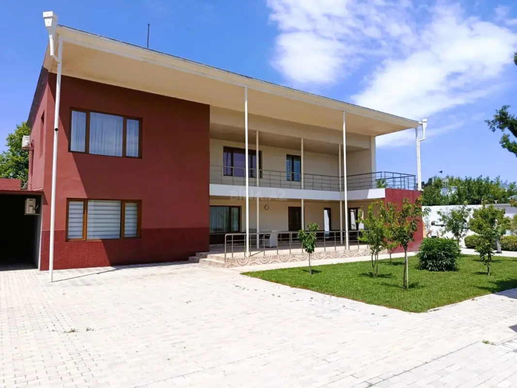 Satılır 6 otaqlı həyət evi 300 m²